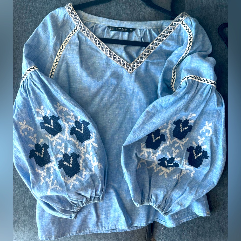 Zara embroidered blouse with puff sleeves  | size Small